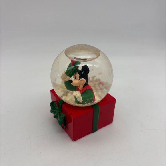 Disney Parks Mickey Mouse Christmas Present and Wreath Mini Water Snow Globe - Picture 4 of 9